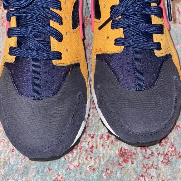 Great condition WMNS Nike Huarache Run - Size 9 - Picture 12 of 14